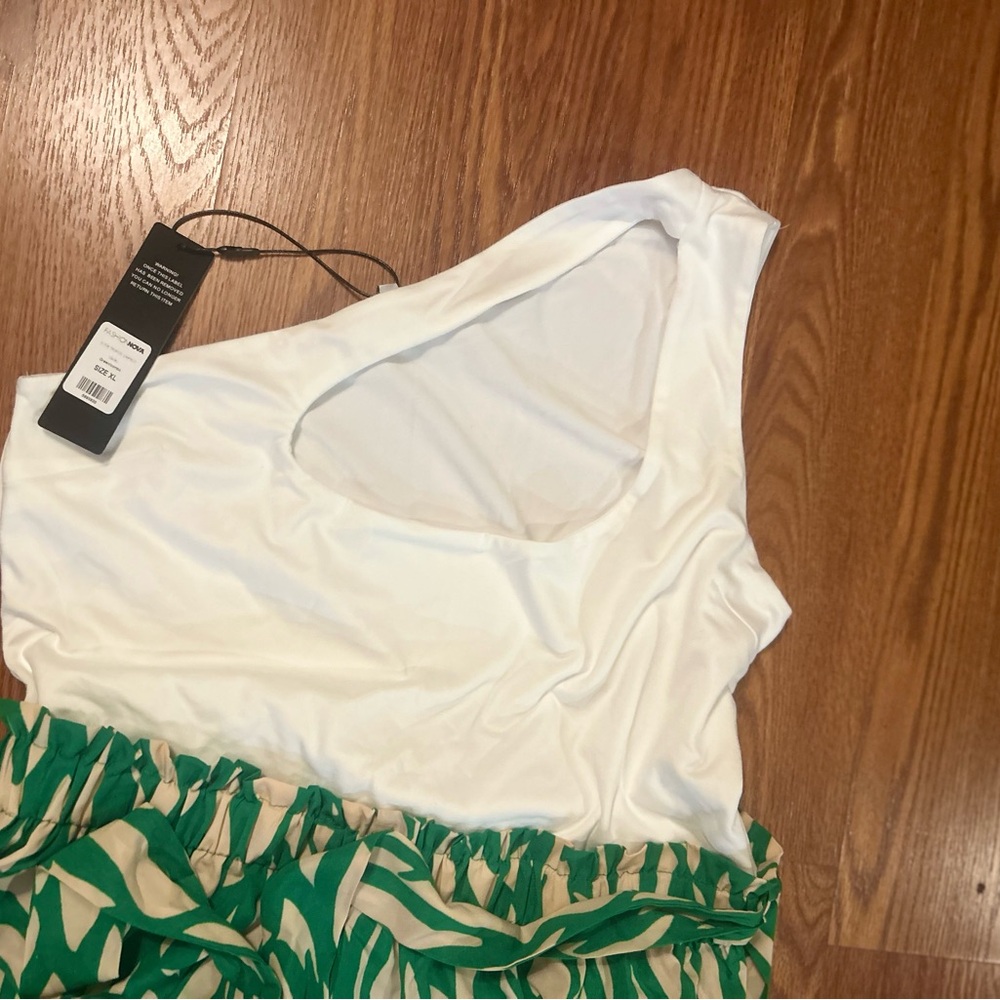 Fashion Nova Elegant White top/ patterned one piece jumpsuit. - Picture 3 of 8